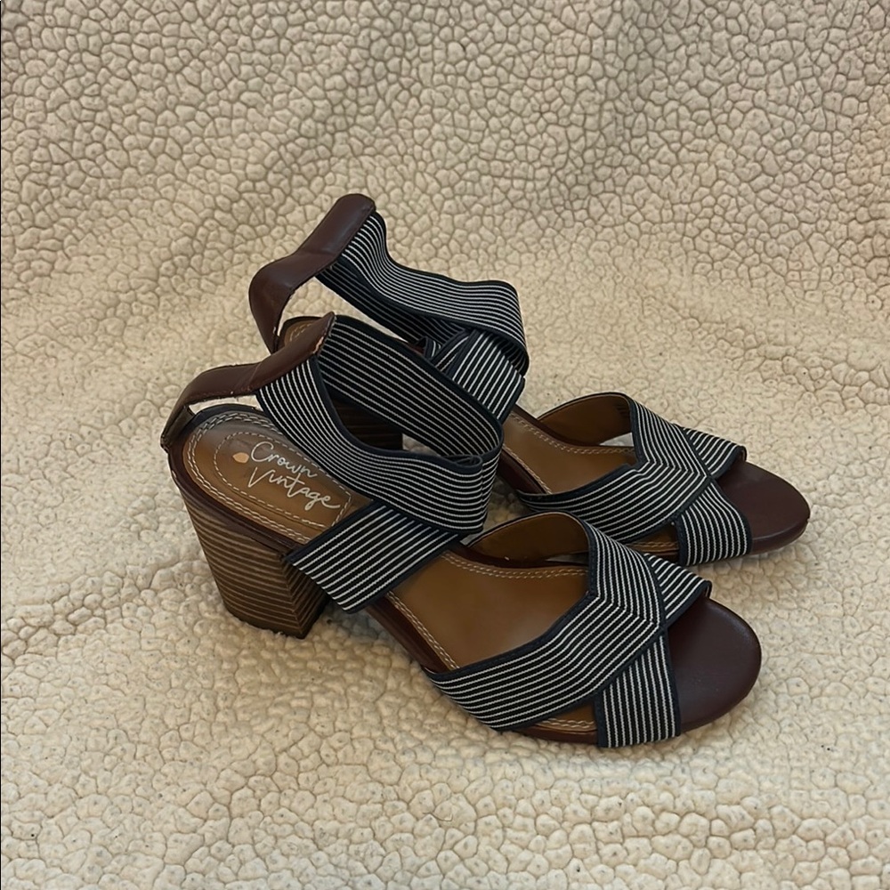 Crown Black and Brown Block Heel Sandals - Picture 4 of 11
